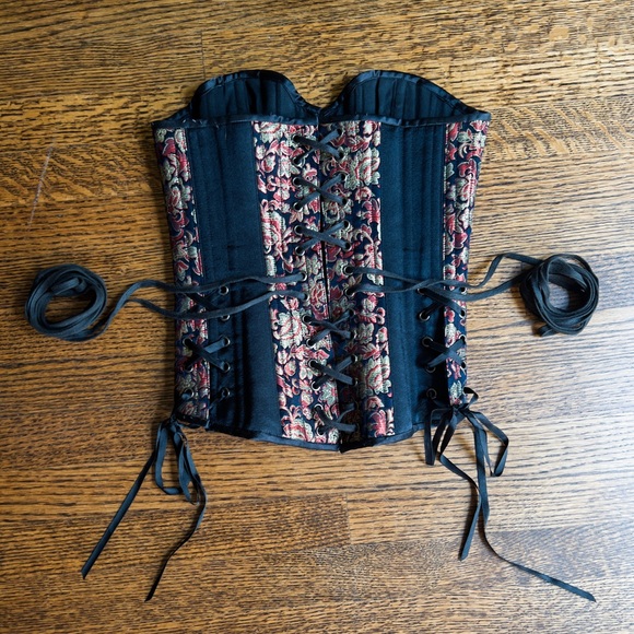 Vintage Brocade Overbust Corset, Red and Gold Floral Brocade, Lace Up, Boning - Picture 4 of 9